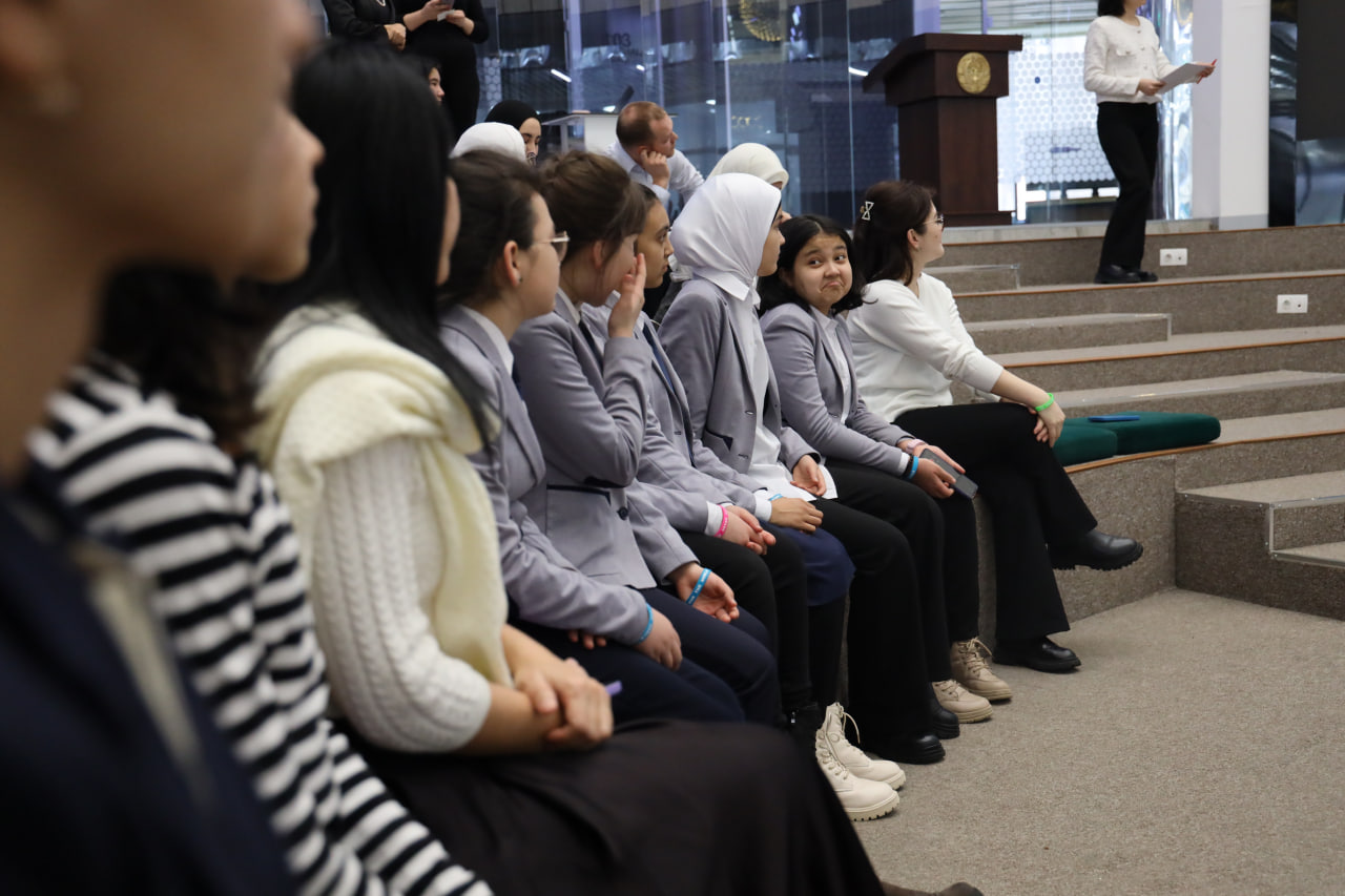 Super yosh qiz bilan jinsiy aloqa