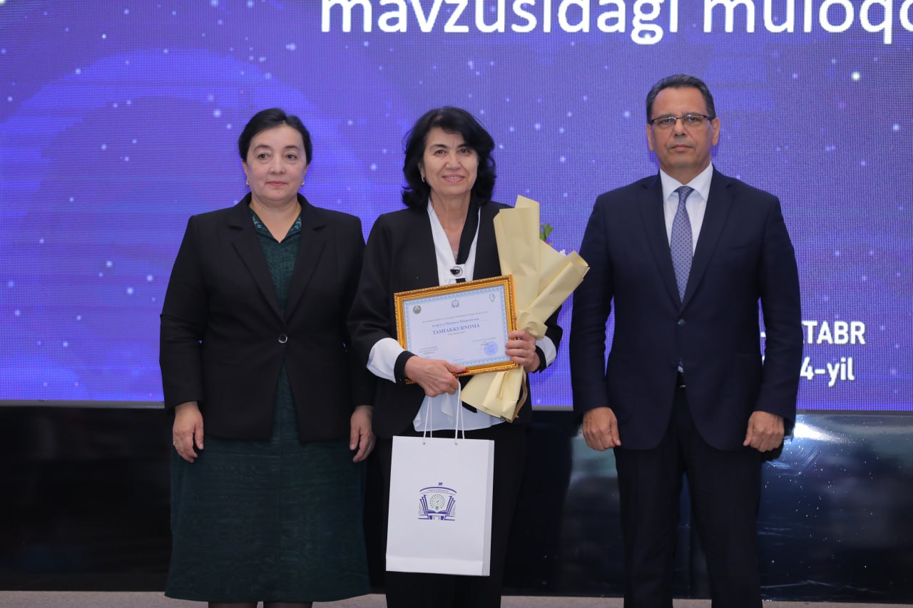 Ular uning mushukini onlayn tugatdilar Uy qurilishi trans jinsiy aloqa